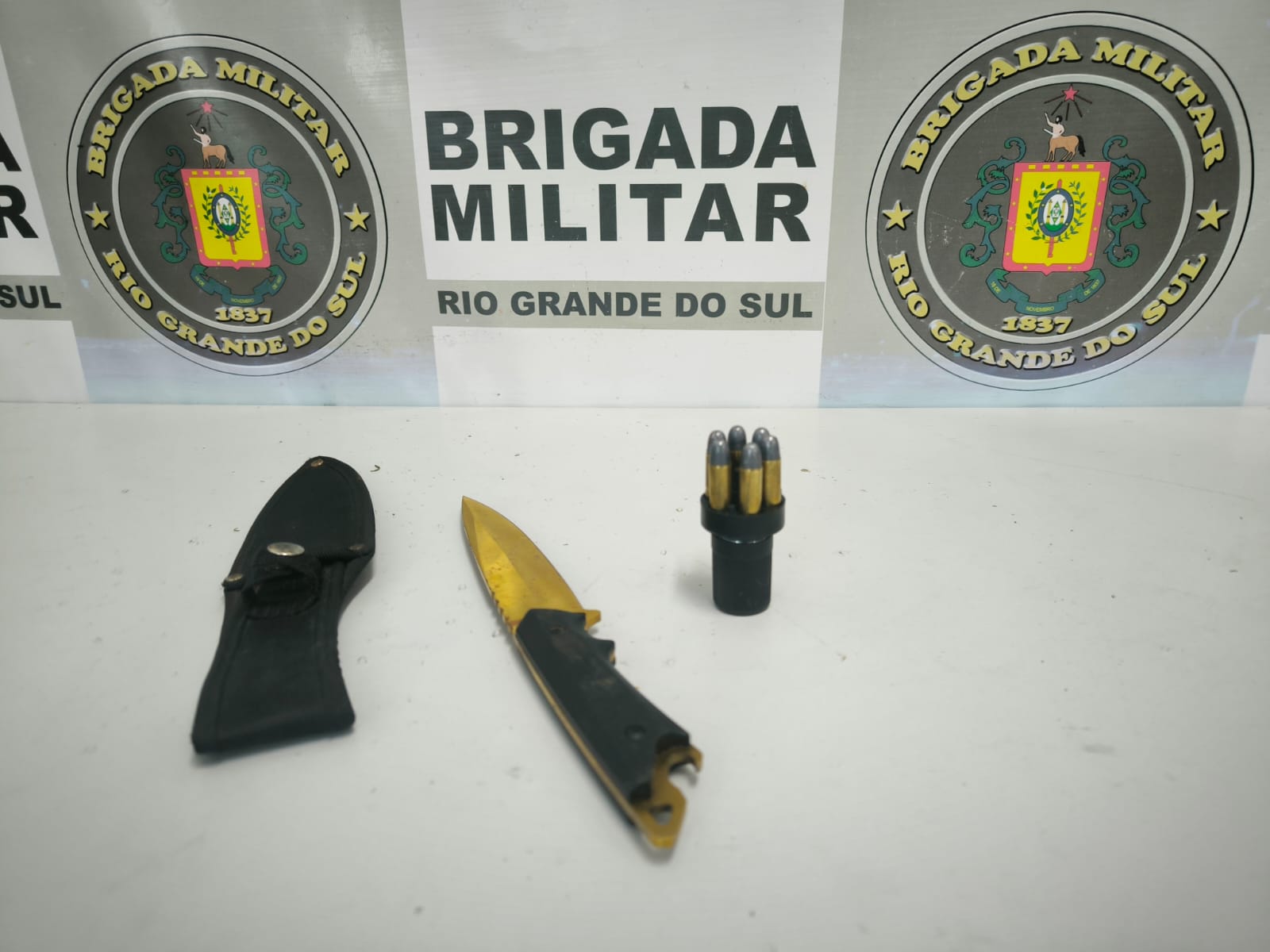 Brigada Militar de São Marcos apreende munições e faca após abordagem em saída de festa