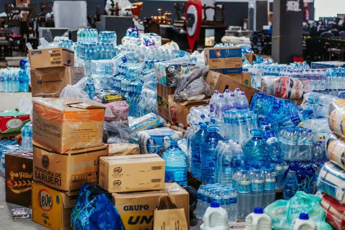Confira os itens de maior necessidade de doações para as vítimas das enchentes