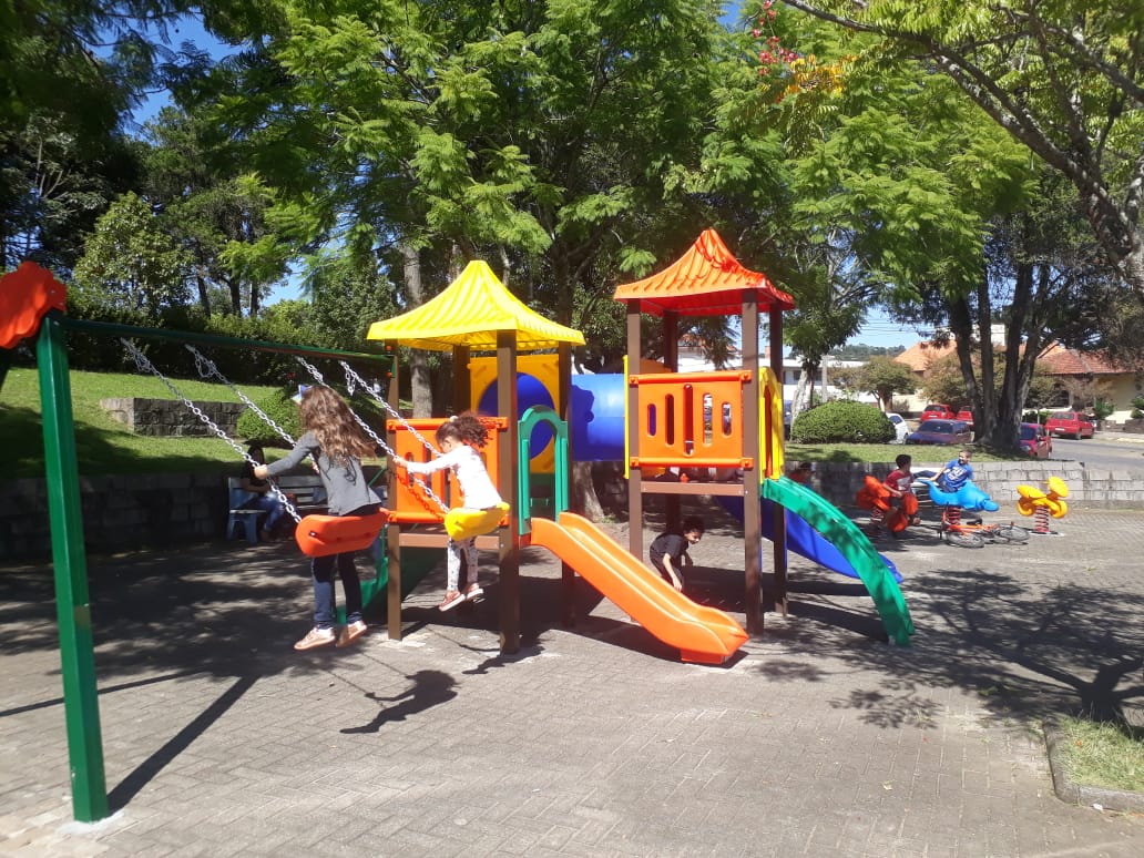 Novos brinquedos da Praça Dante são aprovados pela criançada