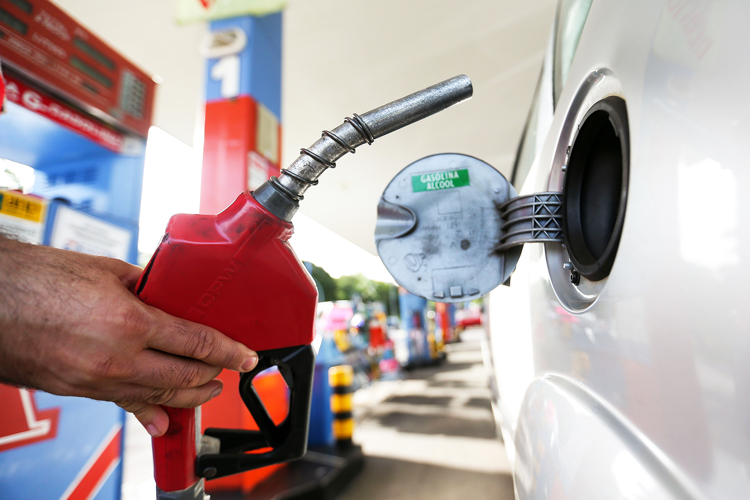 Petrobras anuncia aumento de 5% na gasolina