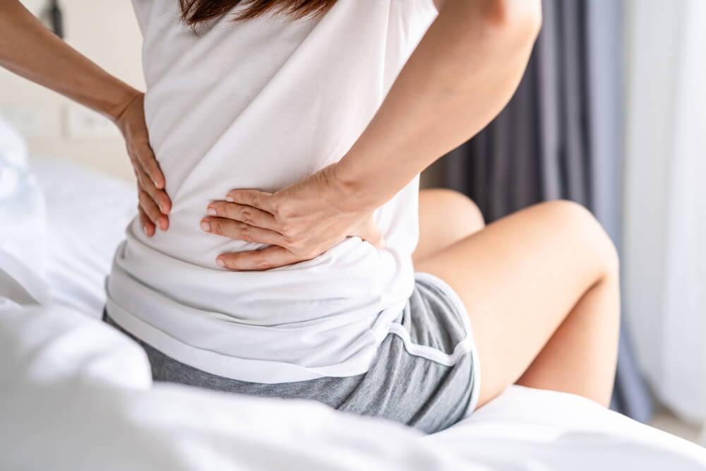 Dor nas costas: especialista revela estratégias para prevenir condição que afeta 80% da população mundial 