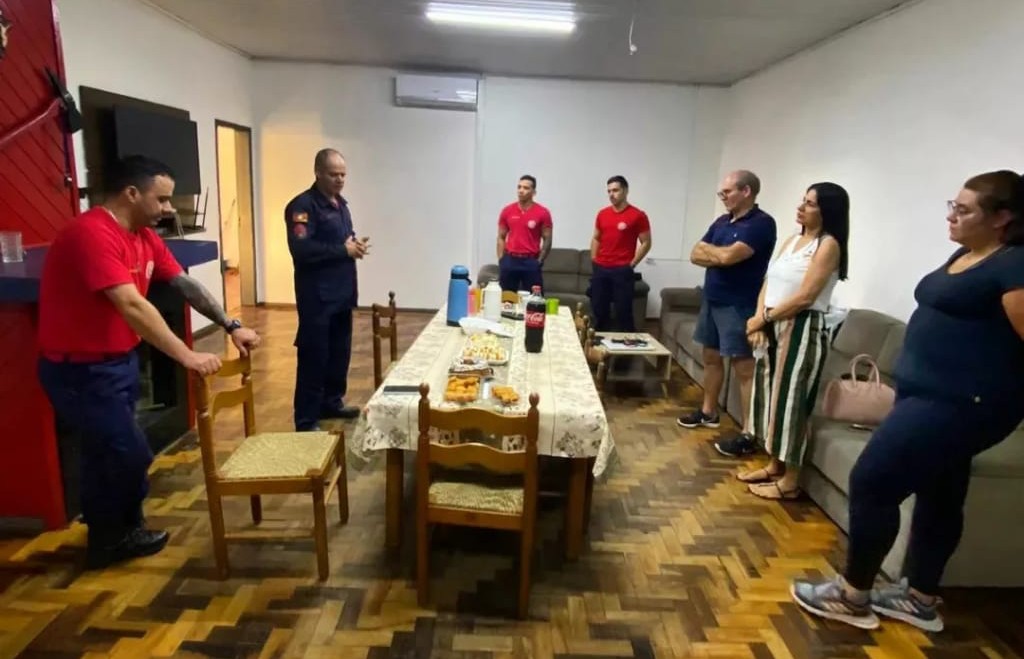 Após 31 anos dedicados a carreira de bombeiro, 1° Sgto José Ornelio Beck se despediu da corporação em Vacaria