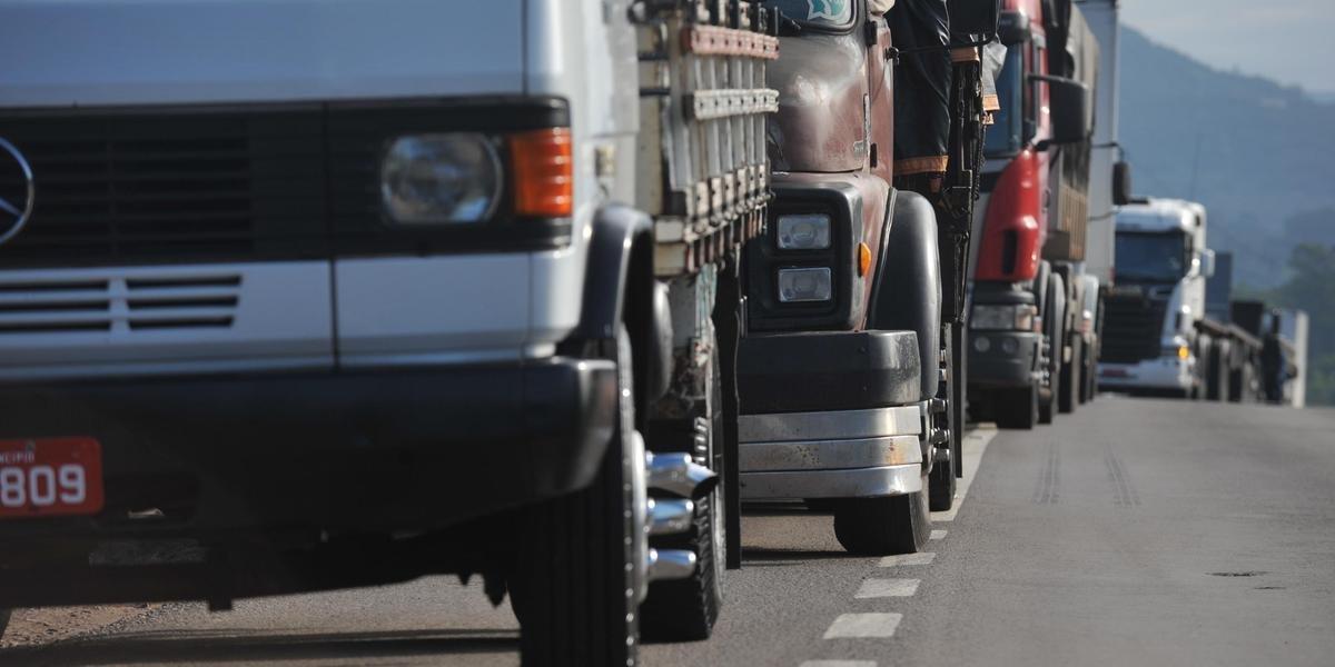 Caminhoneiros recebem hoje auxílio com parcela dobrada