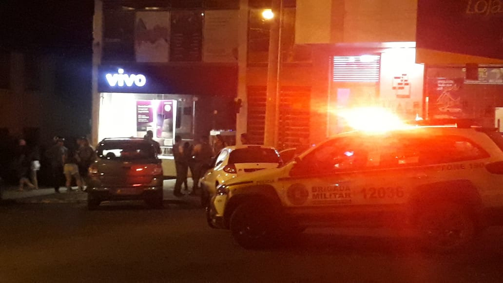Indivíduos armados levaram celulares e pertences de clientes em loja de São Marcos
