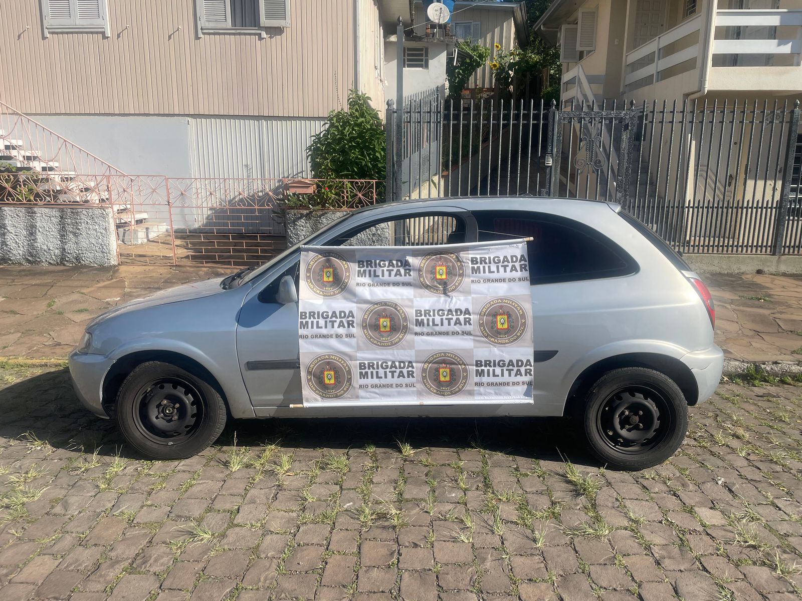 Brigada Militar de São Marcos prende dois homens por tráfico de drogas