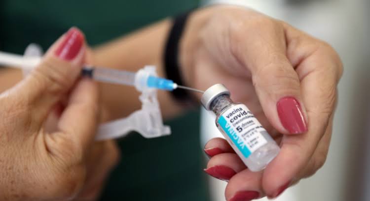 Saúde recomenda a segunda dose de reforço para pessoas de 18 a 39 anos com comorbidade