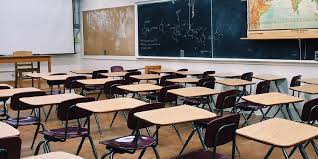 Governo abre consulta sobre retorno presencial das aulas