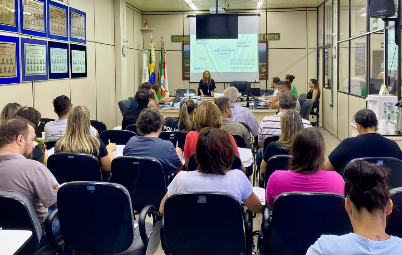 Vereadores e entidades de São Marcos participam de curso sobre emendas impositivas