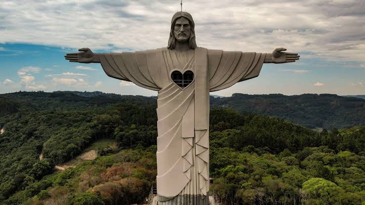 Escultura do Cristo Protetor de Encantado está finalizada