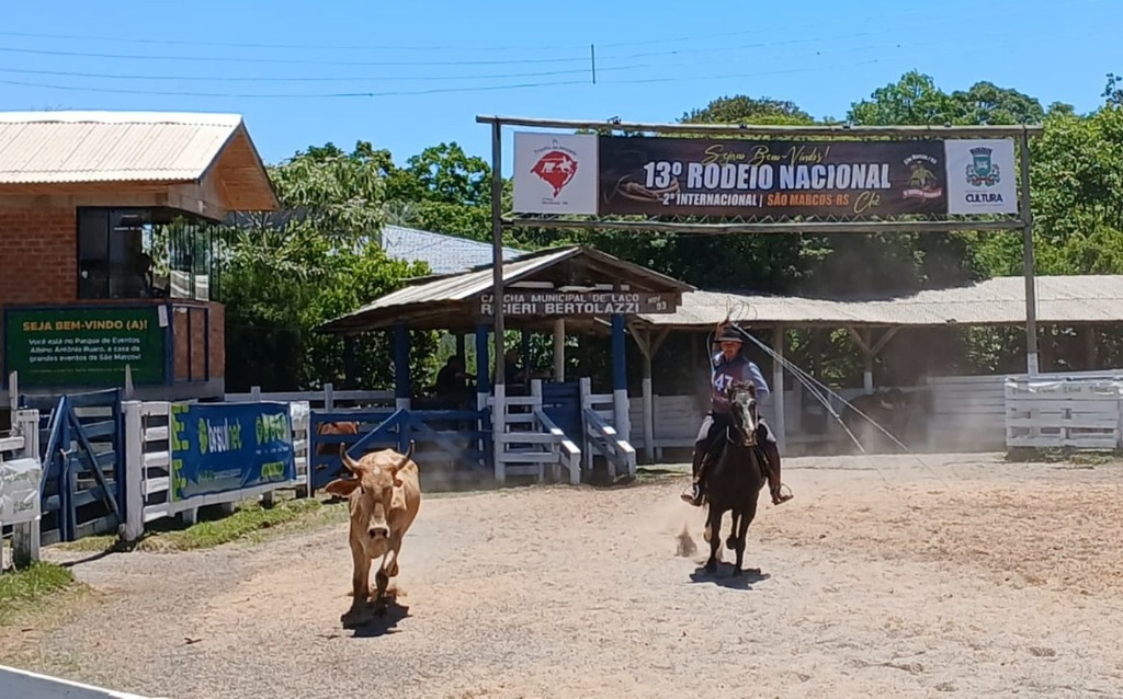 Duelo Individual Terra do Caminhoneiro reúne os melhores laçadores do Sul do Brasil e distribui R$ 40 mil em prêmios