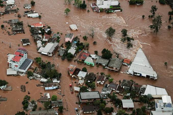 Como fazer doações para vítimas das enchentes