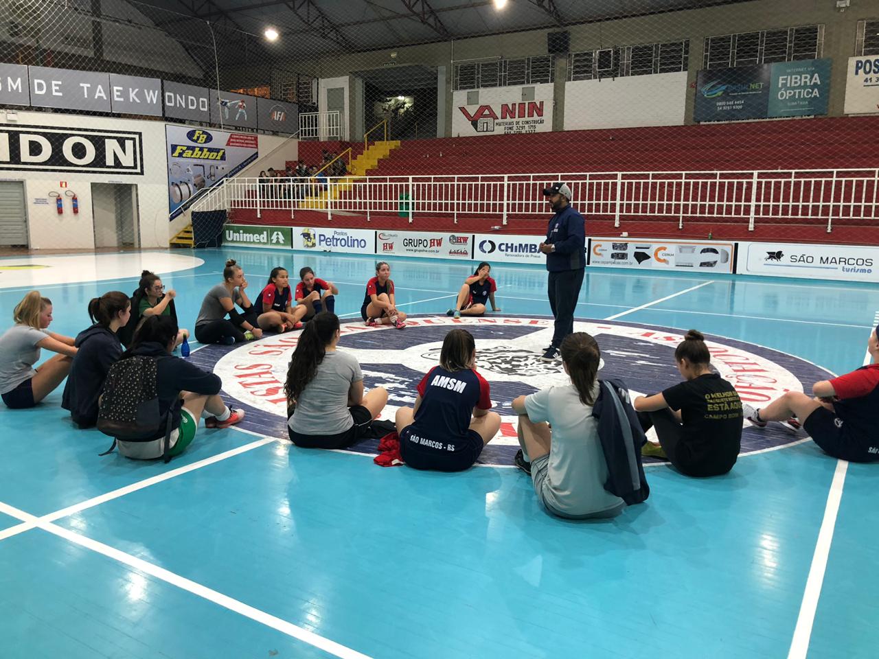 Meninas da AMSM estreiam na Copa Link de futsal