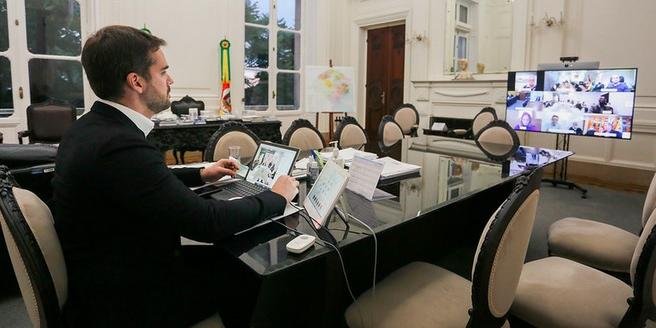 Governo do RS deve seguir debatendo bandeiras da Covid-19 nesta terça