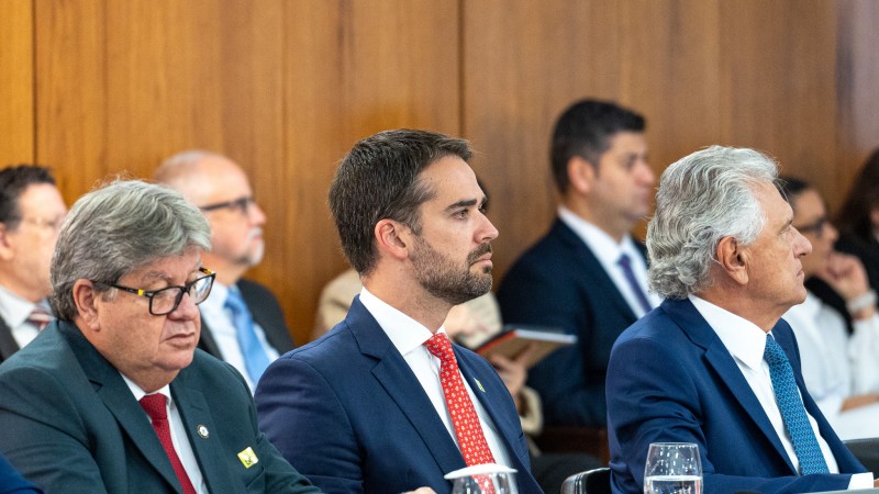 Leite cobra compensação por perdas de ICMS e apresenta obras prioritárias ao presidente Lula