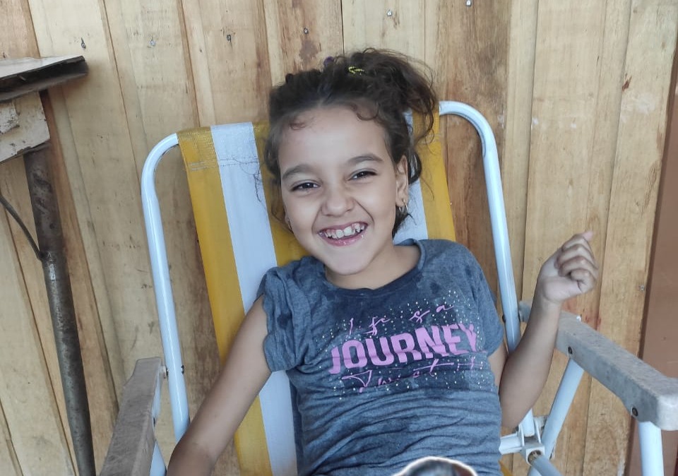 Família Argentina em Criúva busca ajuda para melhorar a qualidade de vida da filha com paralisia cerebral