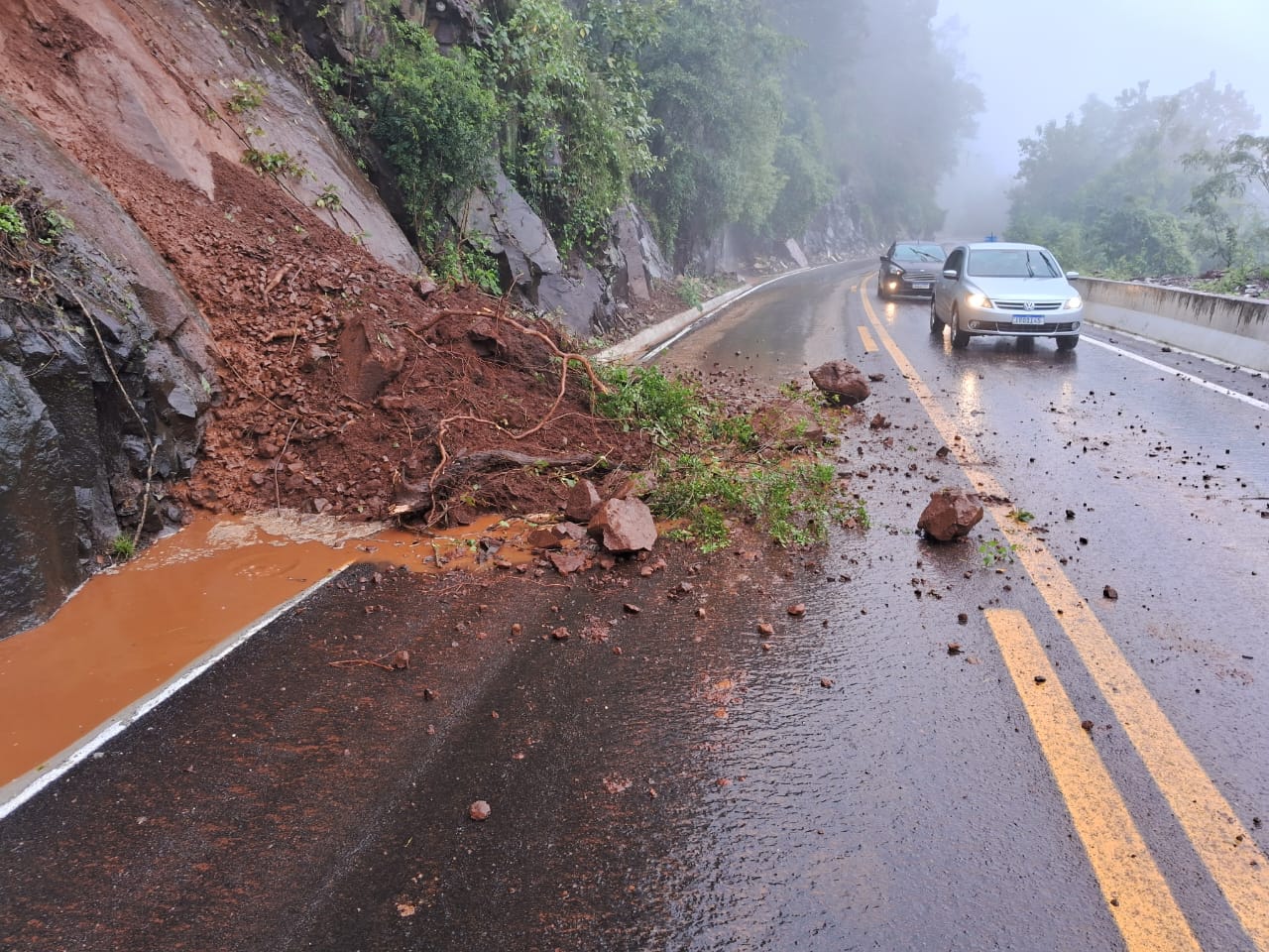 Trânsito interrompido na BR 116 em Nova Petrópolis