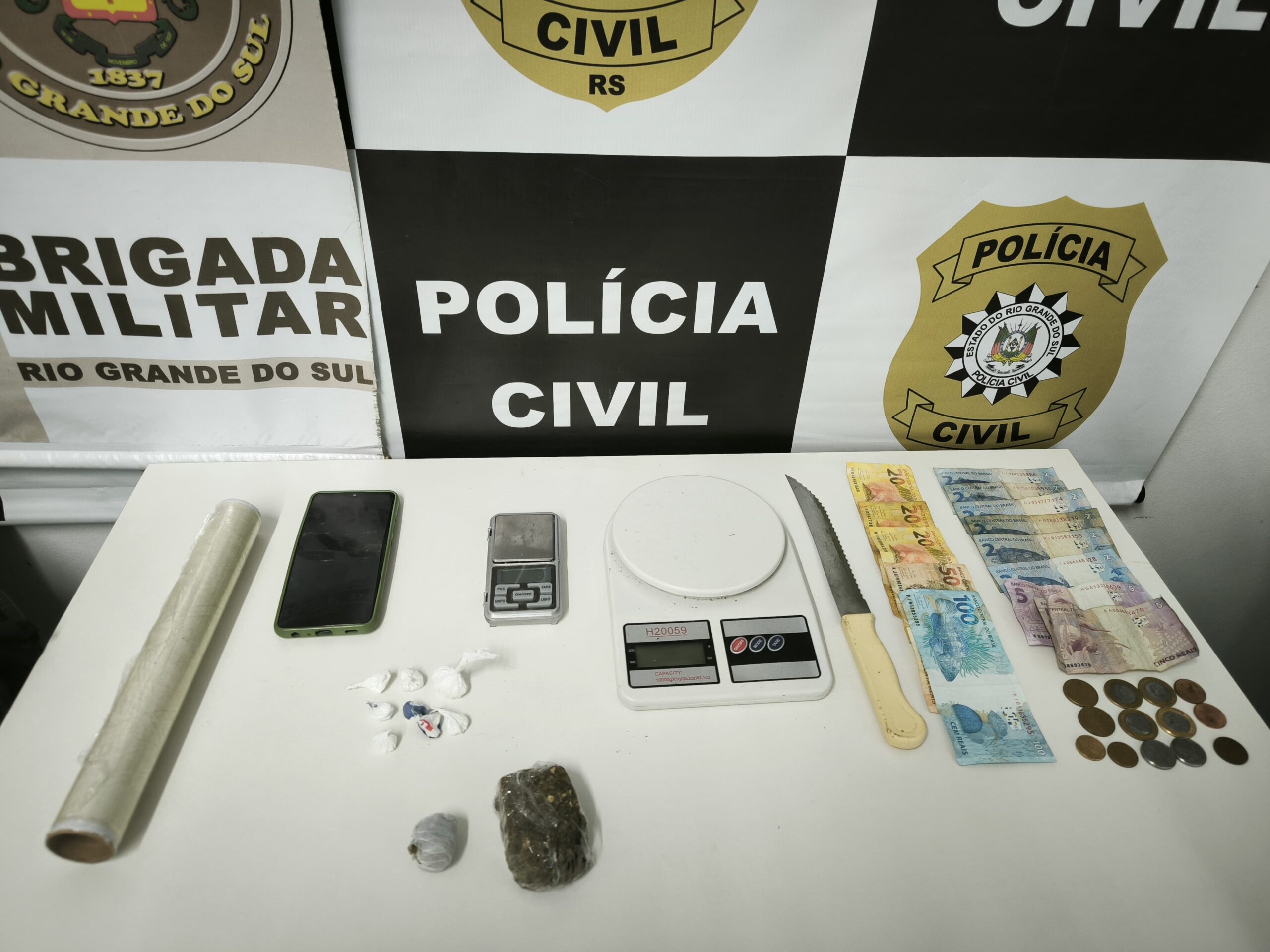 Mulher é presa e adolescente apreendido por tráfico de drogas em São Marcos