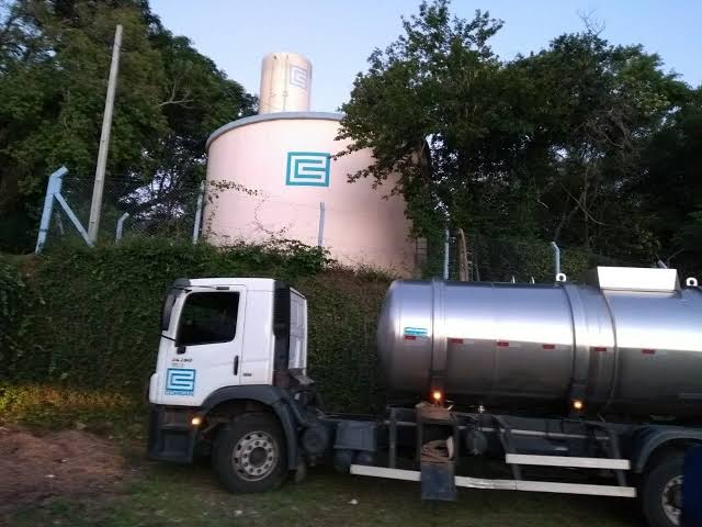 Corsan usa caminhão-pipa para auxiliar no abastecimento de água em nove bairros de São Marcos