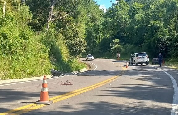Motociclista teve parte do braço amputado após colisão com caminhonete em São Marcos