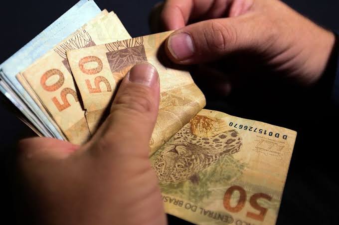 Governo propõe salário mínimo de R$ 1.389 em 2024, sem aumento real