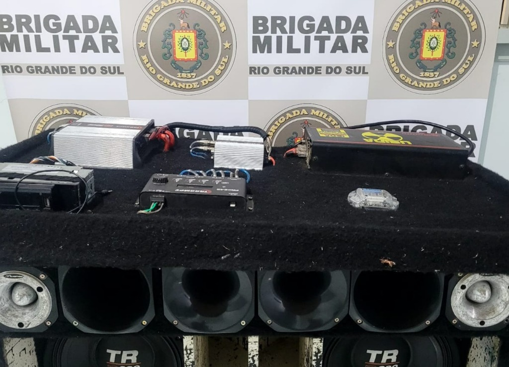 Brigada Militar apreende som automotivo por perturbação do sossego no Centro de São Marcos