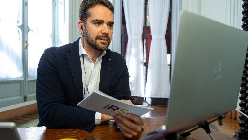 Aulas nas redes pública e privada serão retomadas em modelo de ensino remoto a partir de 1º de junho