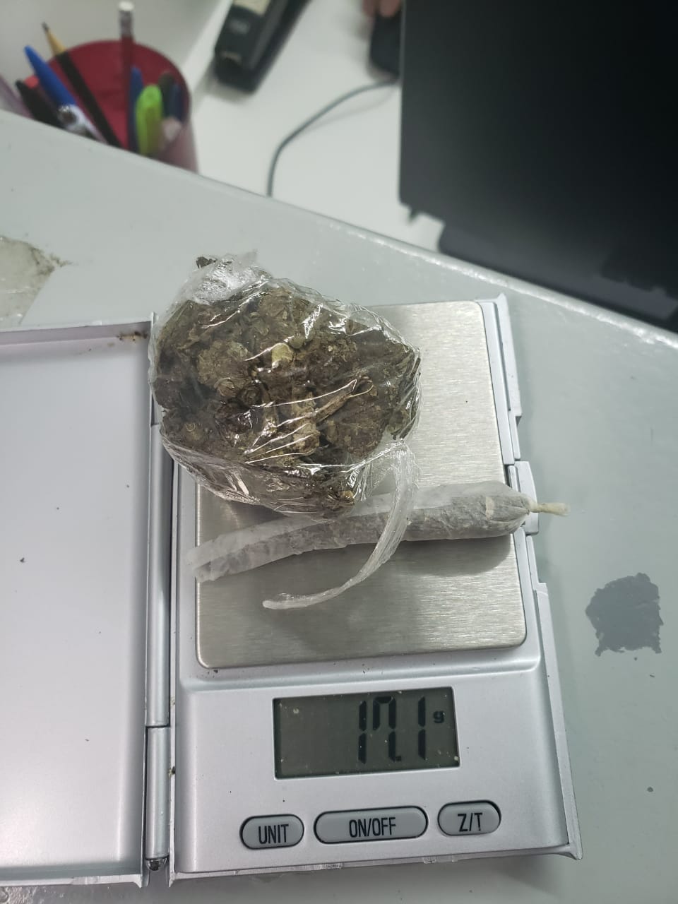 BM apreende porção de maconha com jovem esta tarde