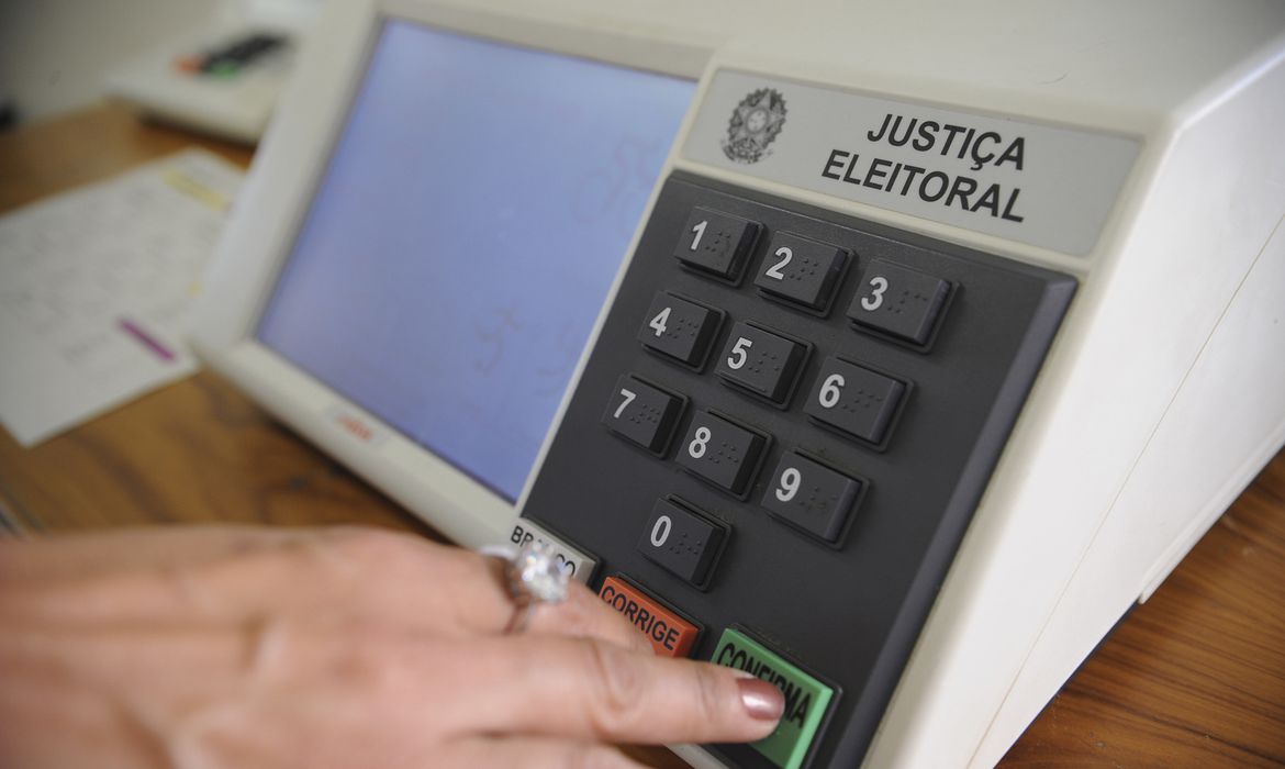 Mulheres são a maioria do eleitorado brasileiro em 2022