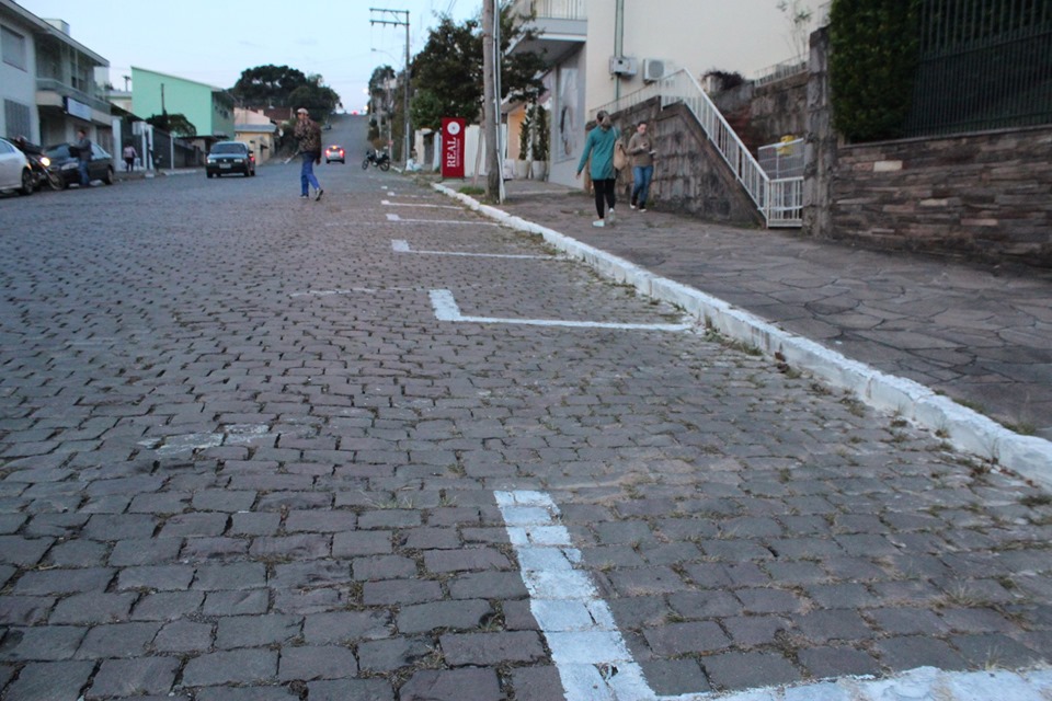Atenção: prefeitura alerta para estacionamento paralelo na Rua Osvaldo Aranha