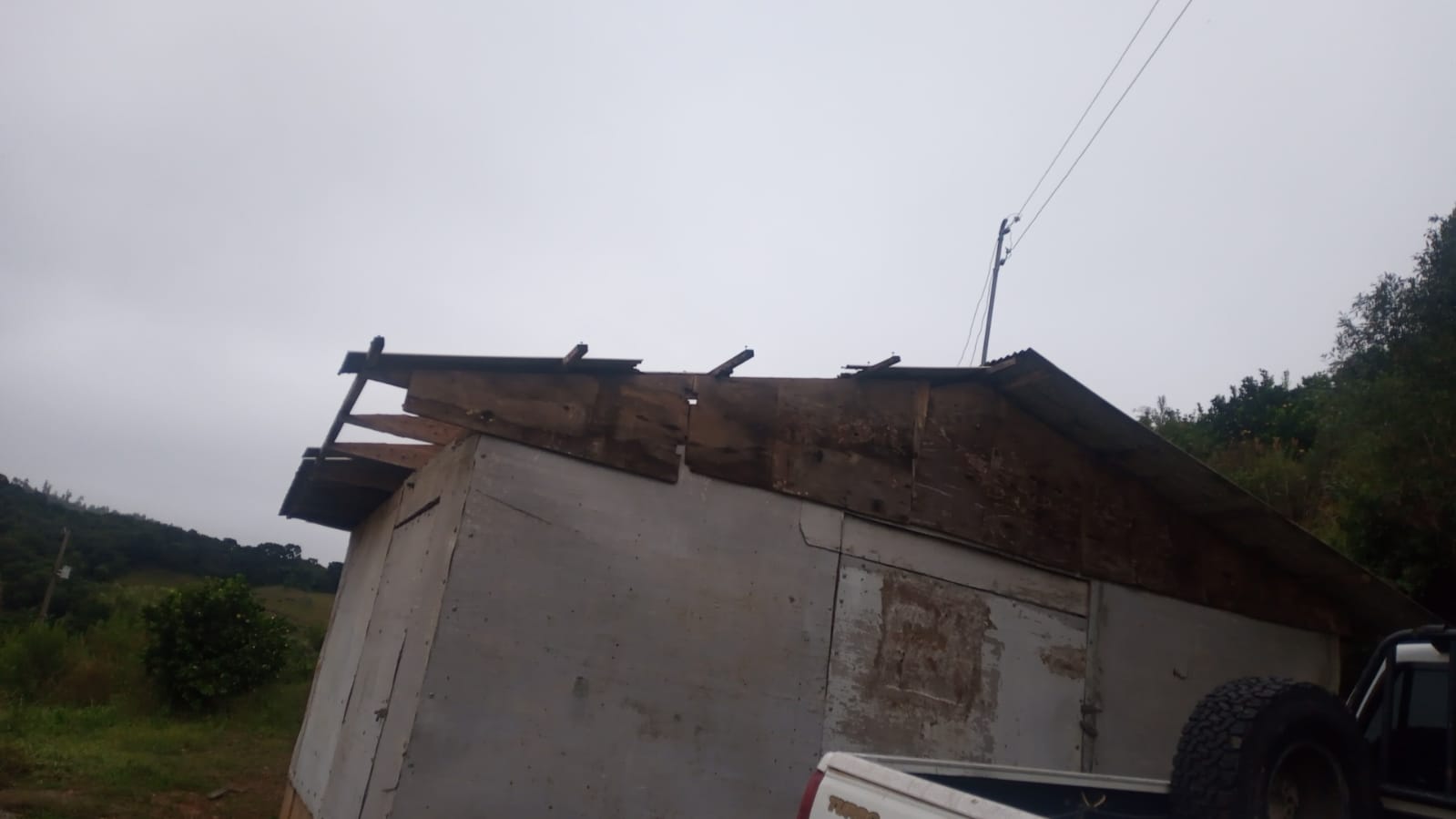 Após tempestade, Rosita foi a mais atingida com o vento que derrubou árvores e destelhou casas
