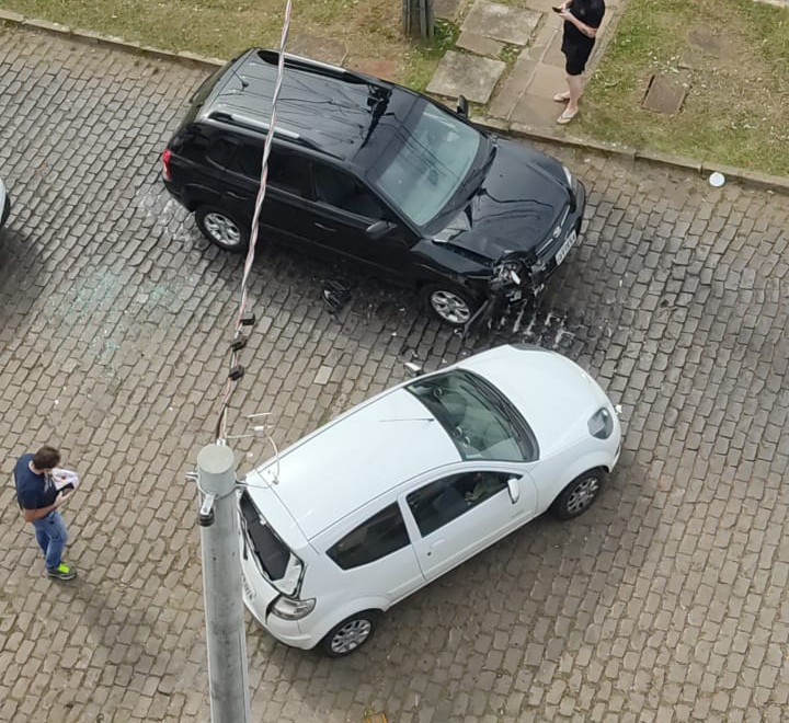 Homem fica ferido após colisão no centro de São Marcos