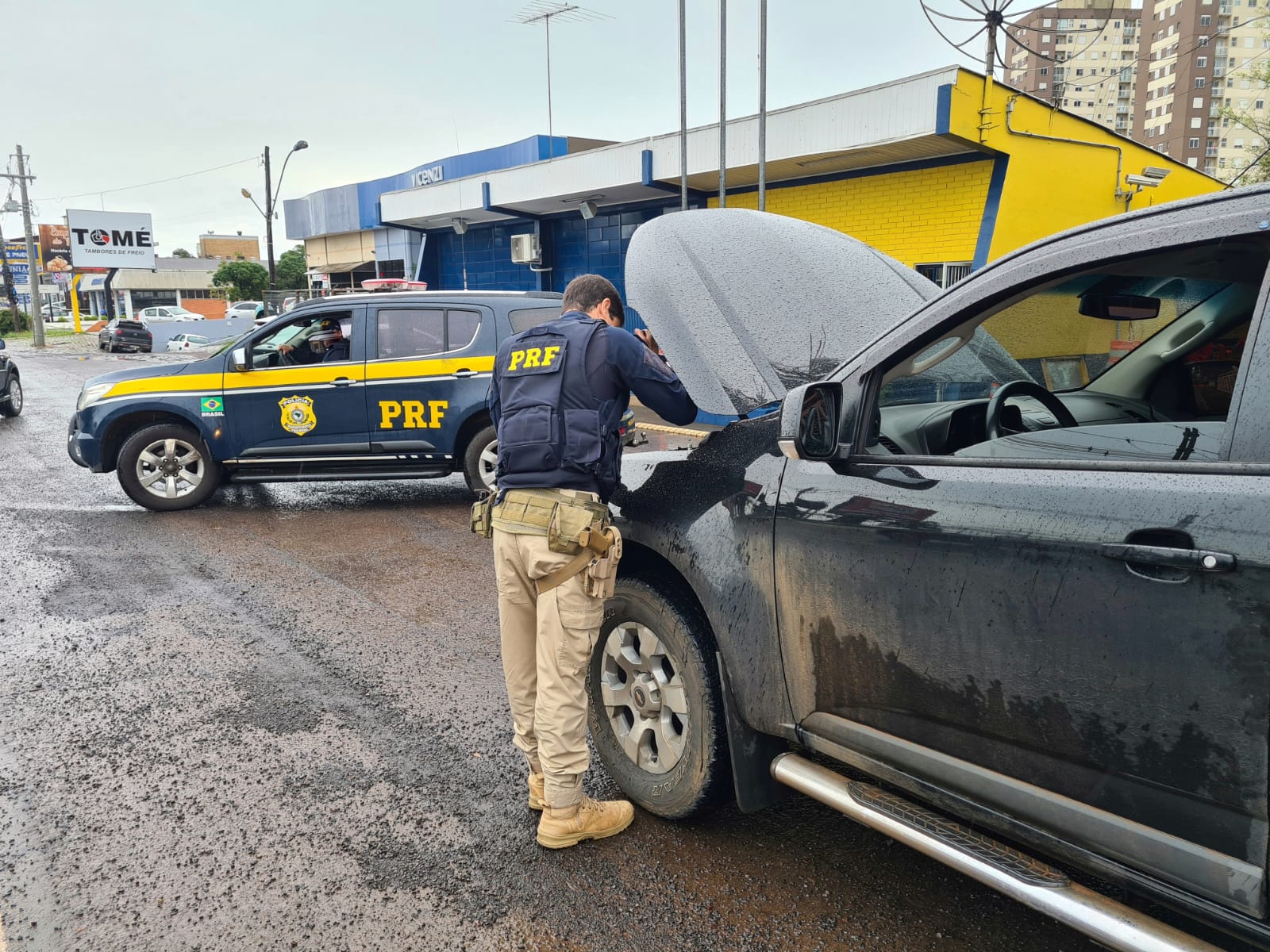 PRF prende dois homens e recupera caminhonete clonada em Caxias do Sul