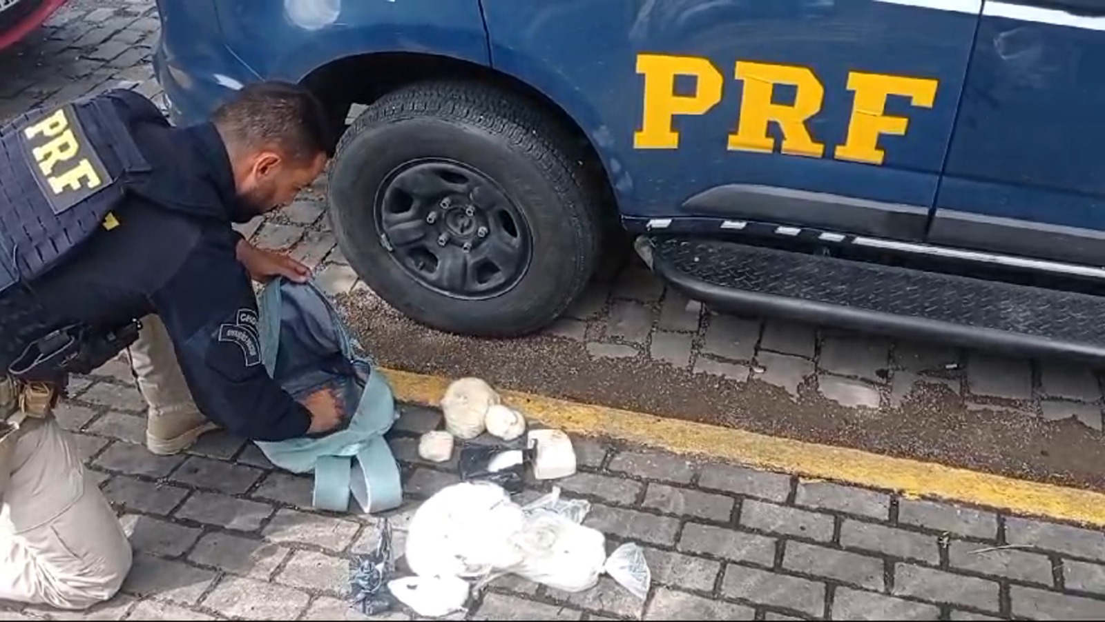 Durante fiscalização de trânsito, mulher foi presa por tráfico de drogas em São Marcos