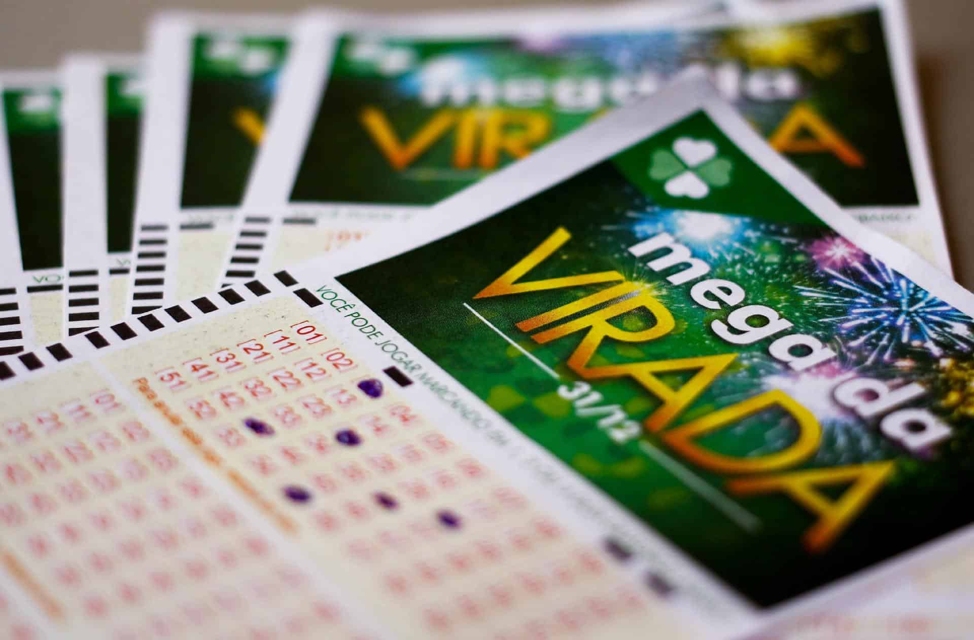 Cinco sortudos compartilham prêmio recorde de R$ 588,9 milhões na Mega da Virada 2023