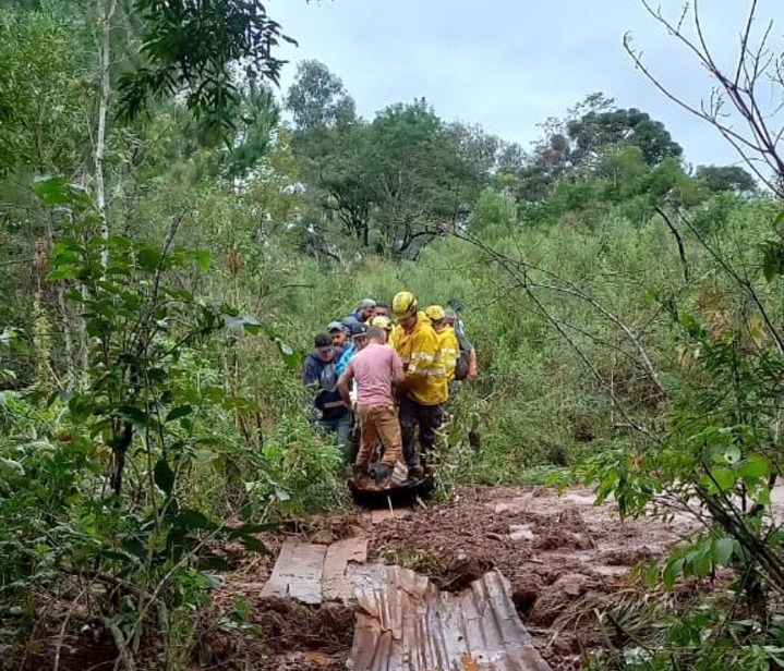 Resgate na encosta: Uma história de determinação e solidariedade em Vila Oliva