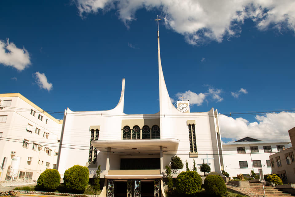 Igreja celebra São Brás e concede bênção da garganta