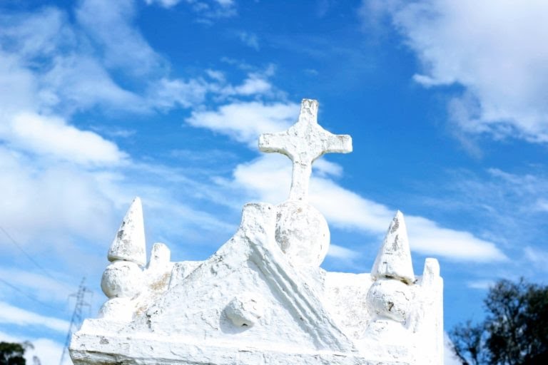 Vândalos arrombam túmulo e furtam dentes de ouro de cadáver em Muitos Capões