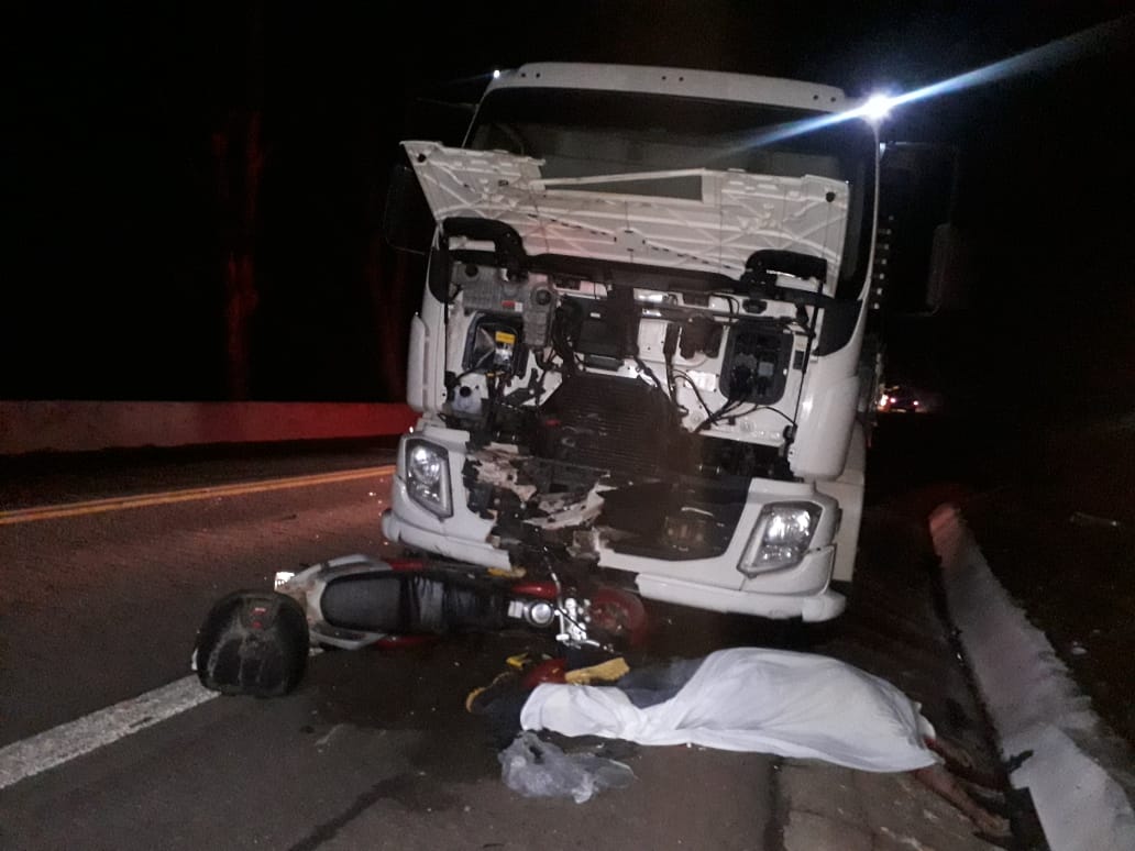 Acidente entre moto e caminhão deixa um morto em Campestre da Serra