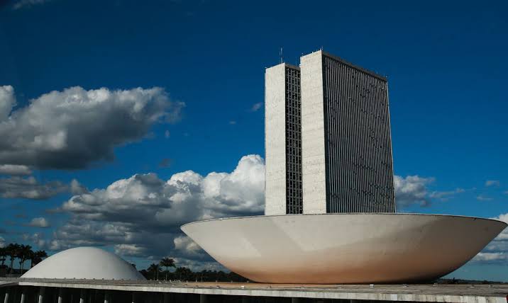 Câmara aprova a igualdade salarial entre homens e mulheres