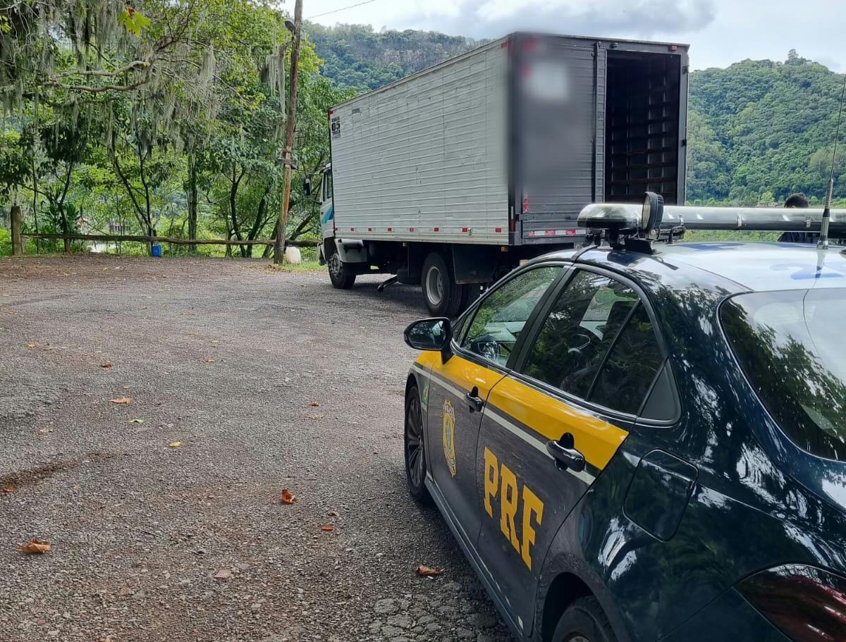 Caminhão adquirido pelo golpe do falso depósito foi recuperado pela PRF em Caxias do Sul