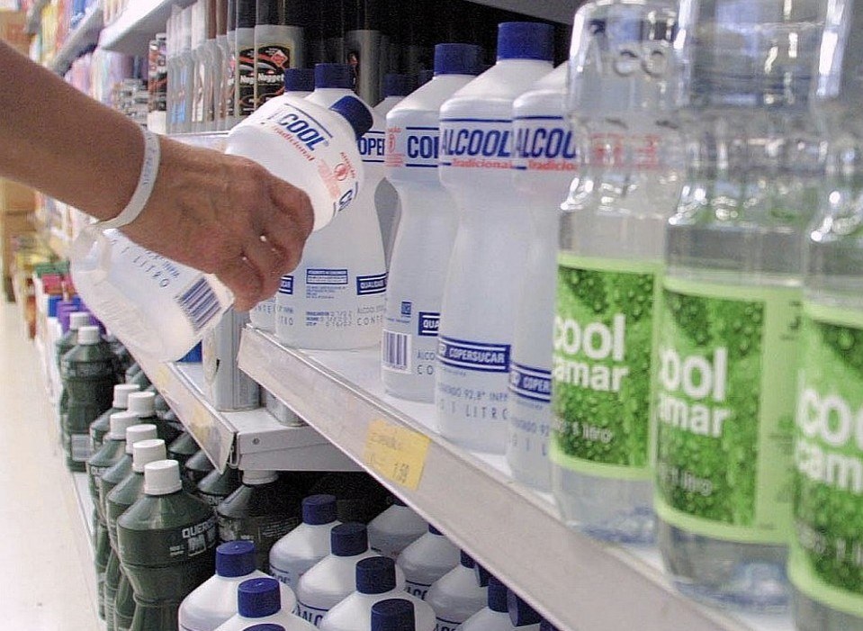 Anvisa proíbe venda de álcool líquido 70% a partir de 30 de abril