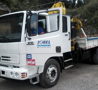 Jobel troca cabos de alta tensão e bairro Francisco Doncatto fica sem energia neste sábado