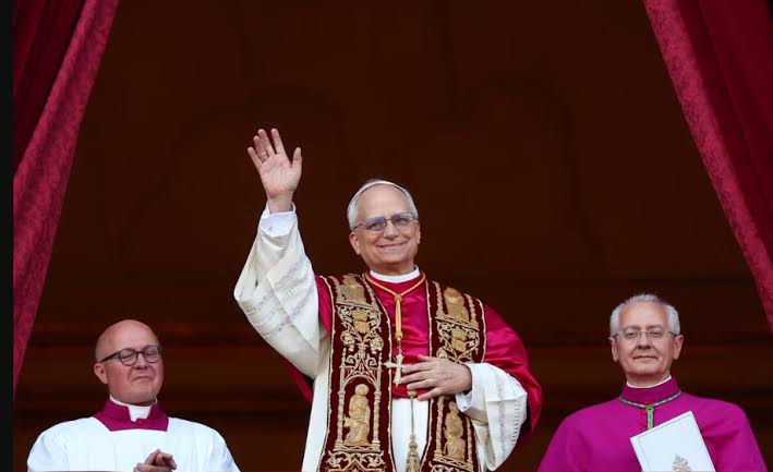 Robert Francis Prevost é eleito papa Leão XIV, o primeiro norte-americano a liderar a Igreja Católica