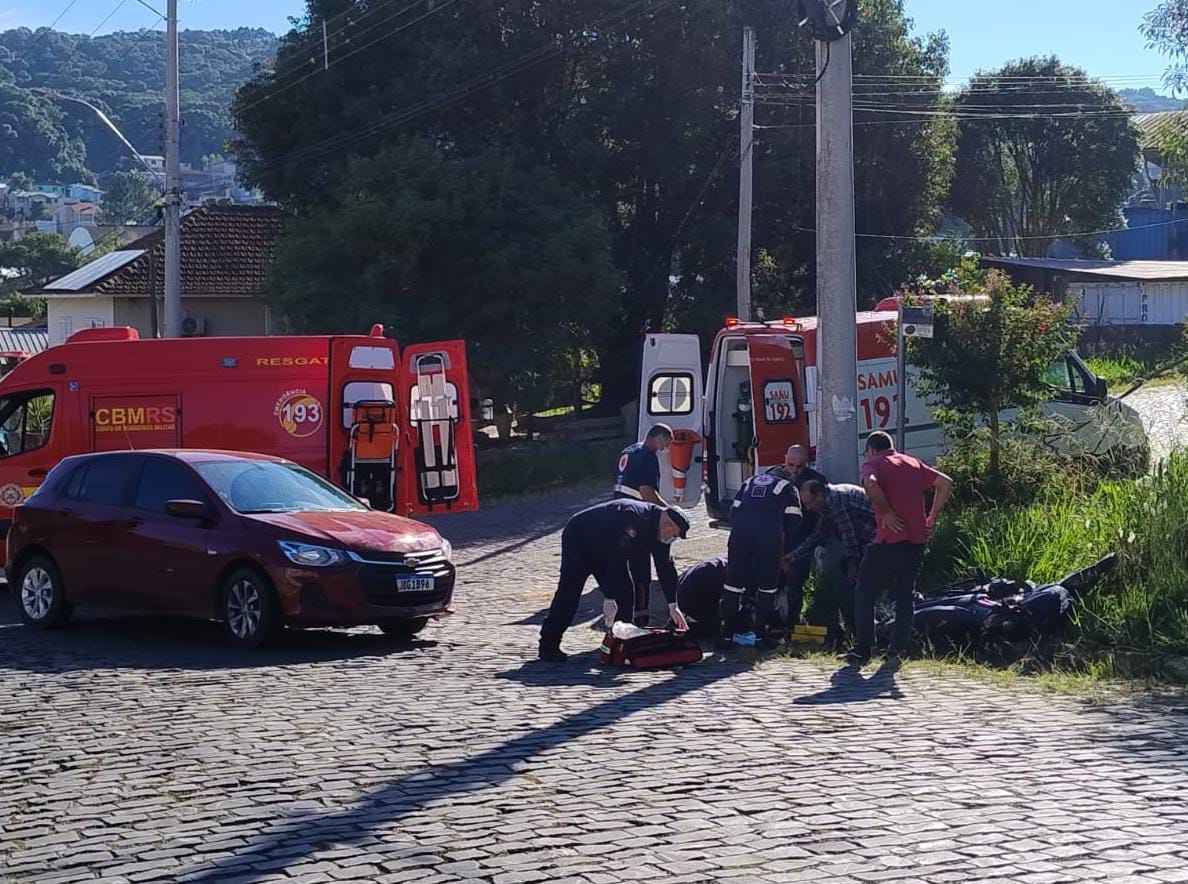 Motociclista fica ferido em colisão no centro de São Marcos