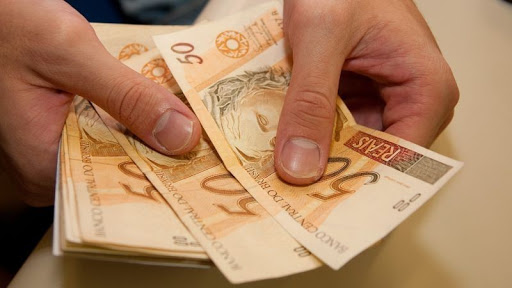 Governo estima que o salário mínimo em 2021 suba de R$ 1.045 para R$ 1.088