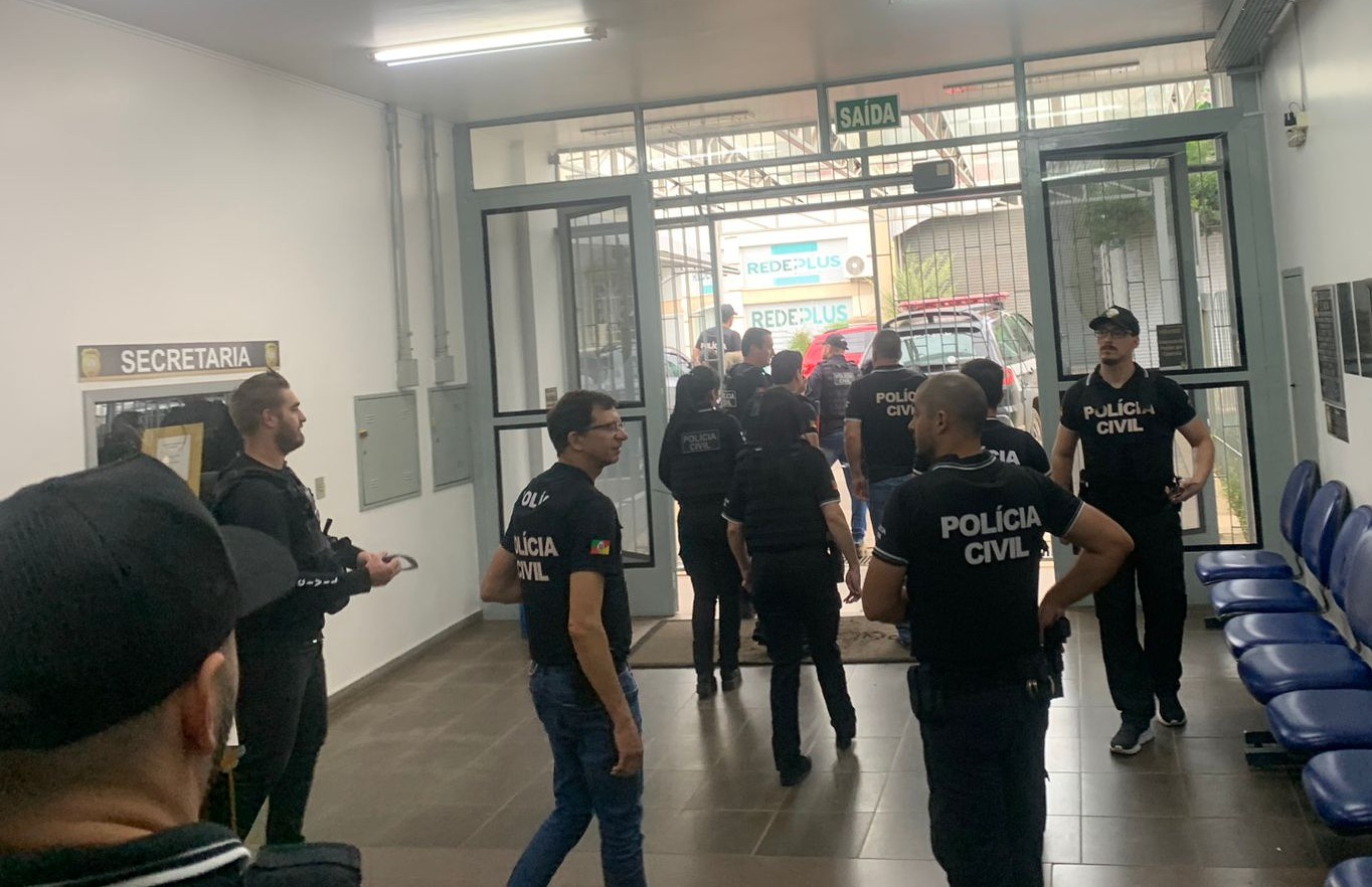 Mais de vinte policiais atuam em operação contra assaltantes que cometiam roubos no interior