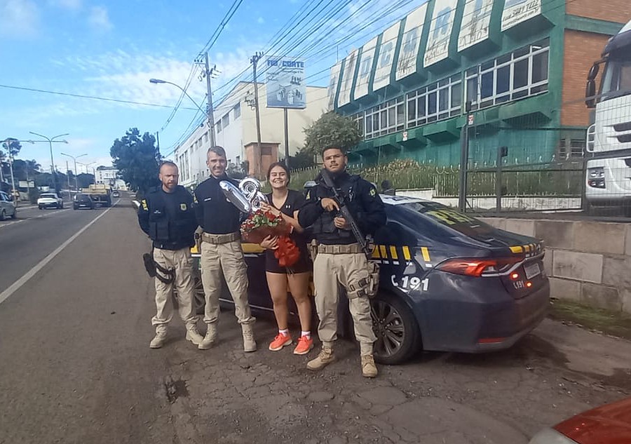 PRF faz homenagem a aniversariante em Caxias do Sul