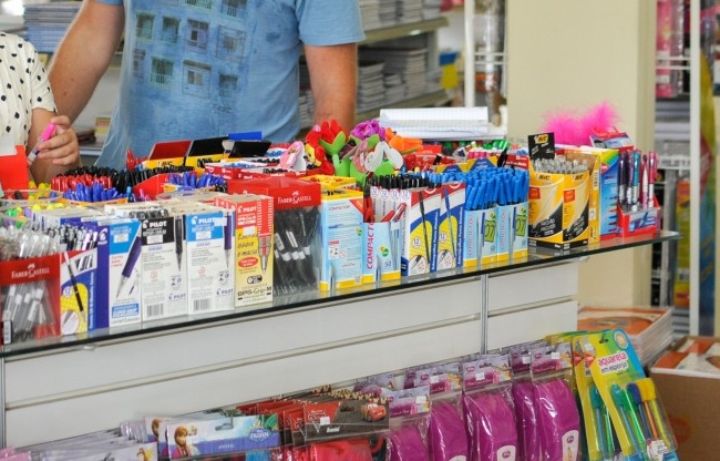 Material escolar pode ficar até 9% mais caro em 2024: estratégias para economizar na hora da compra