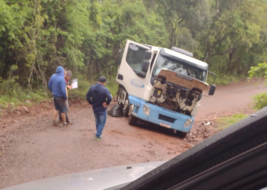 Caminhão quebrado interrompe o trânsito entre São Marcos e Campestre pela Ponte do Korff