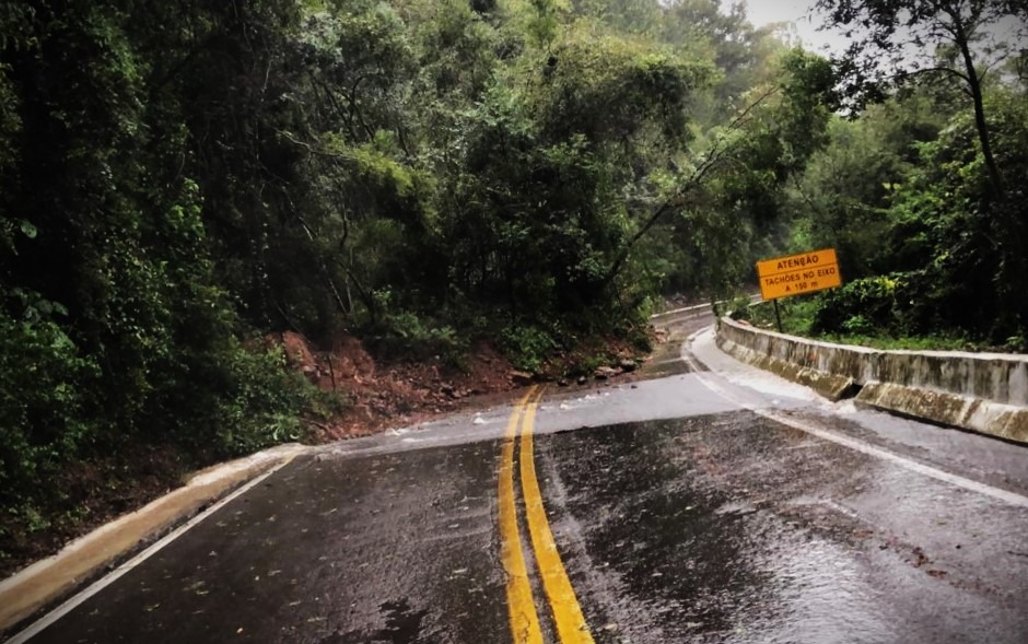BR-116 entre São Marcos e Caxias segue interditada por risco de deslizamentos, confirma PRF